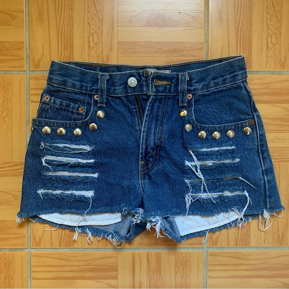 High waisted Levi’s shorts